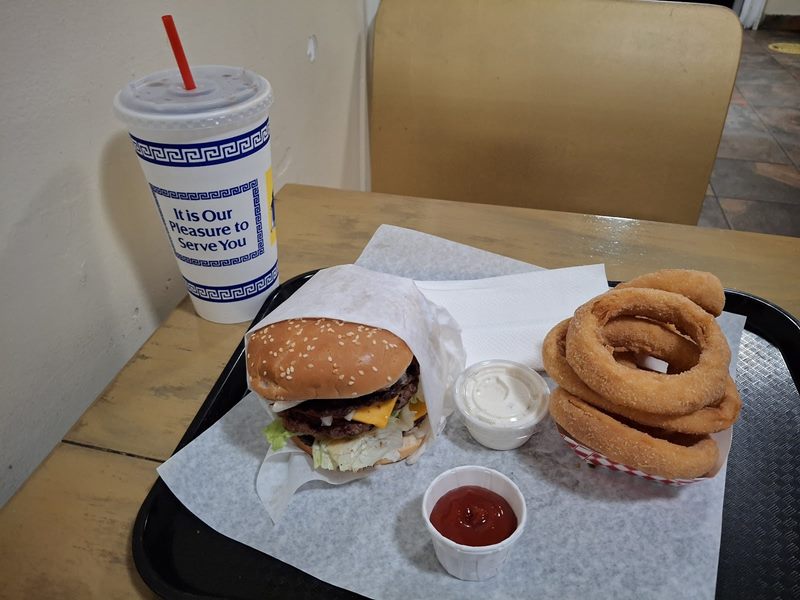 Queens Burgers - Pacoima food